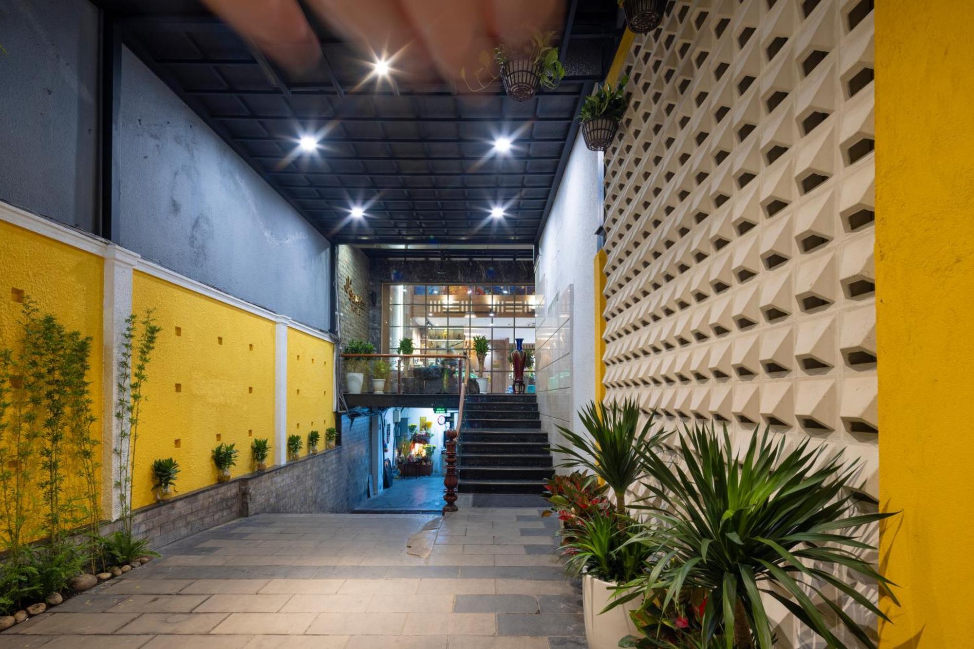 Viet Lotus Saigon Hotel 4*
